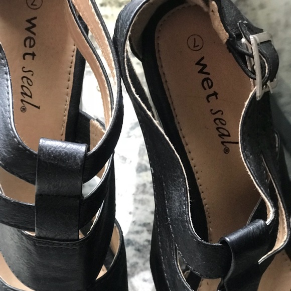 Wet Seal Wedges - Picture 2 of 2